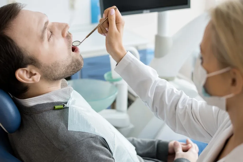 Zdjęcie Ile kosztuje wizyta u dentysty prywatnie? Sprawdź ceny i oszczędź