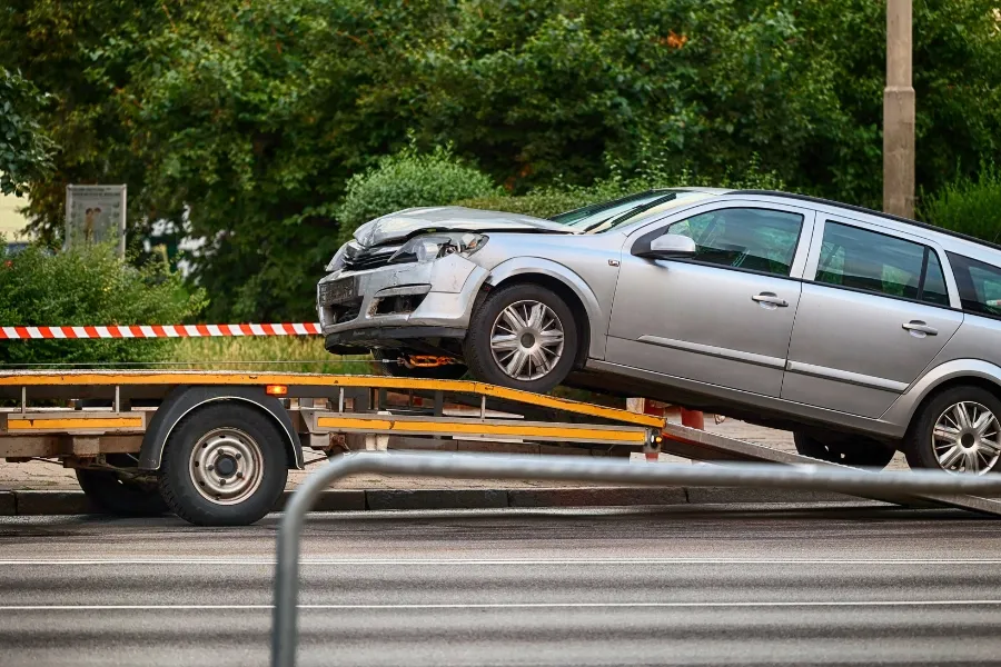 Zdjęcie Ile kosztuje holowanie auta przez straż miejską? Sprawdź ceny w miastach