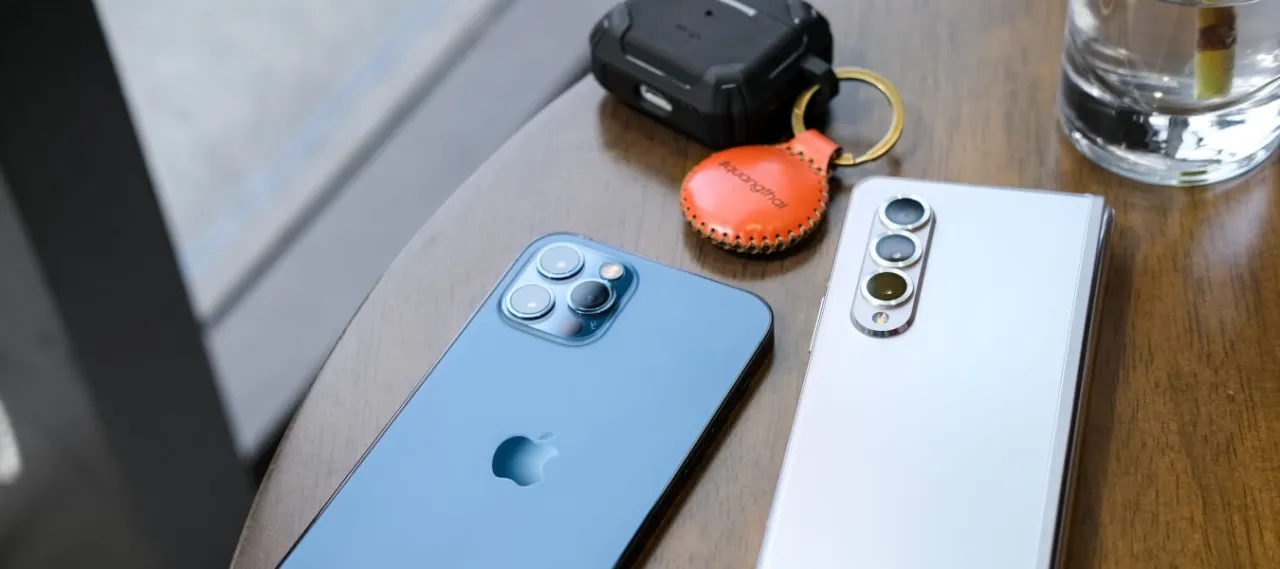 Zdjęcie IPhone vs Android: dlaczego iPhone wygrywa w kluczowych aspektach użytkowania