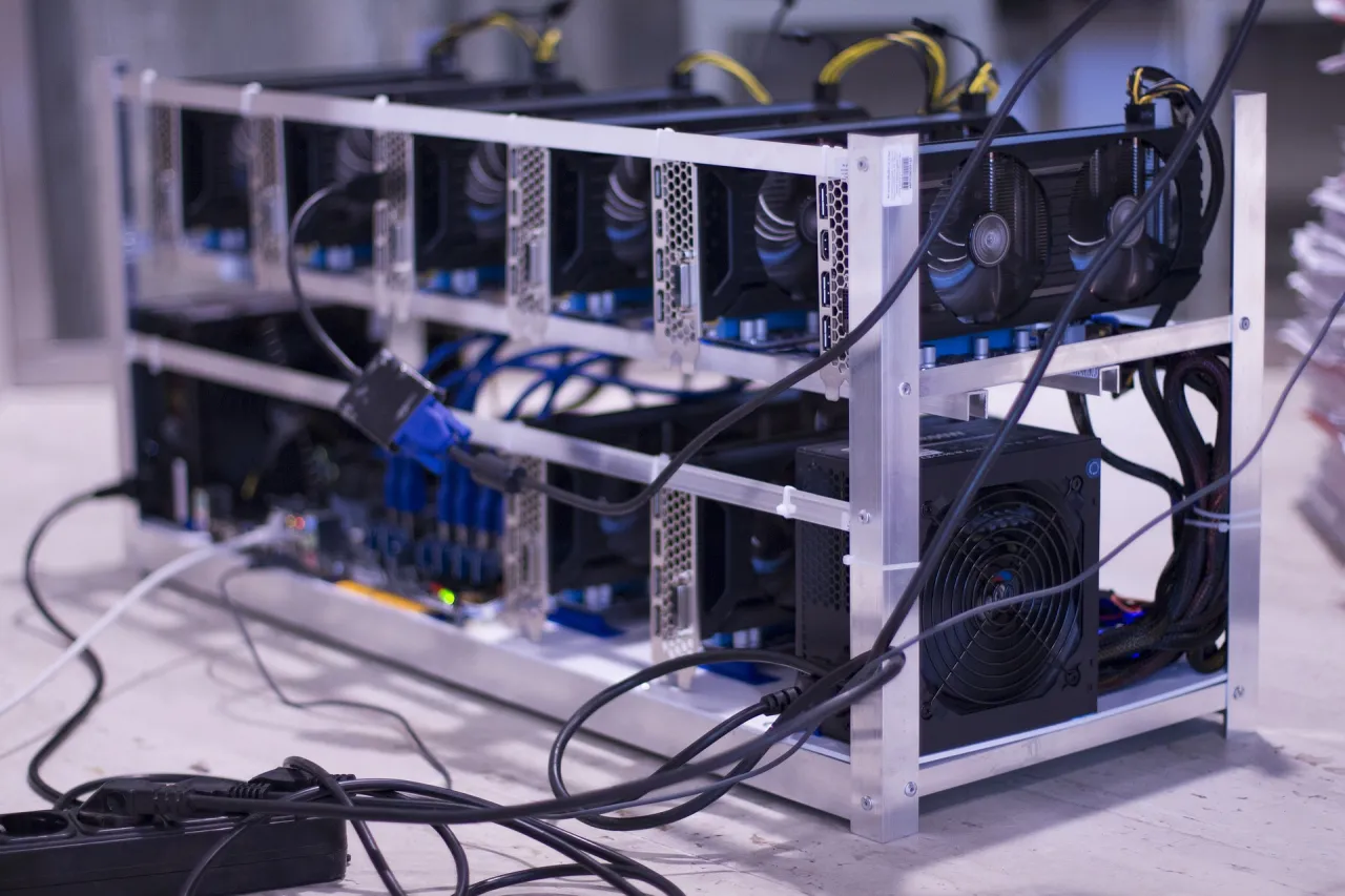 Zdjęcie Bitcoin kopanie: Jak zacząć i czy to się opłaca? Poradnik