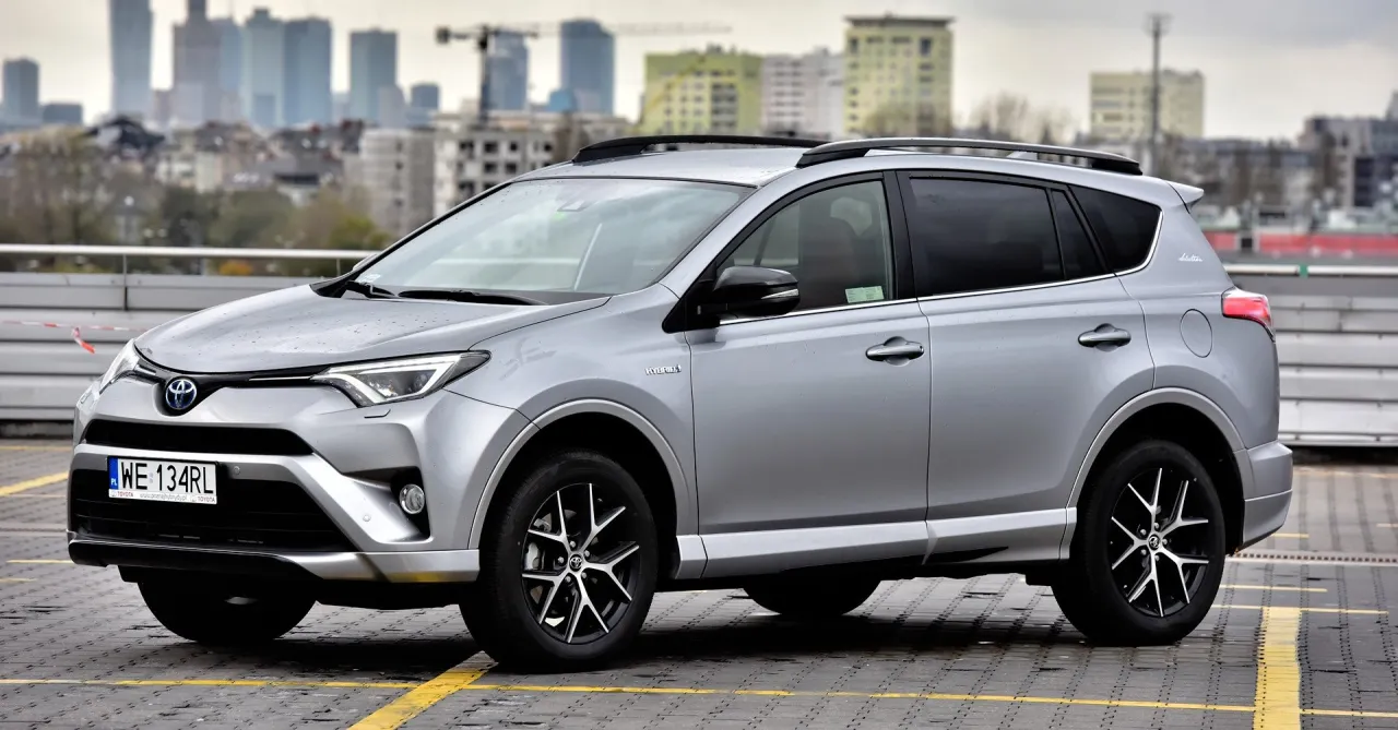 Zdjęcie Toyota RAV4: szczegółowa masa dla każdej wersji i generacji modelu