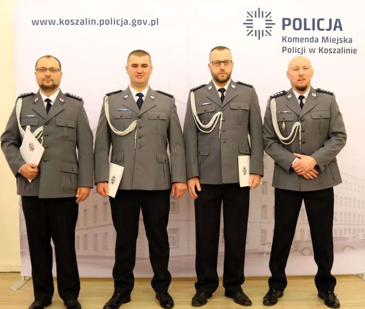 Zdjęcie Jaki stopień ma policjant po studiach? Odkryj wymagania i możliwość awansu