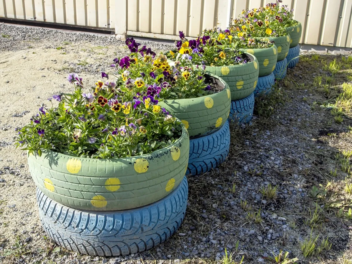 Zdjęcie Opony w ogrodzie: 30+ pomysł&oacute;w DIY na ekologiczne cuda