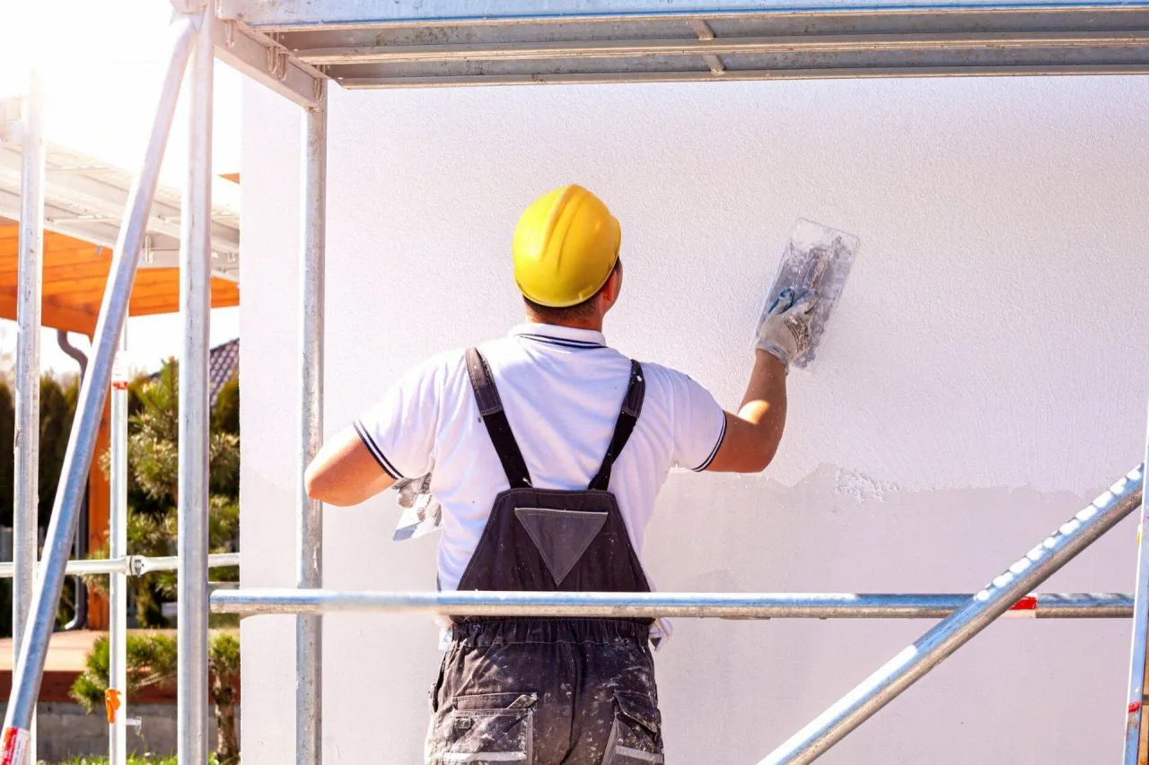 Zdjęcie Elewacja gładka czy baranek - co wybrać, by uniknąć problemów?