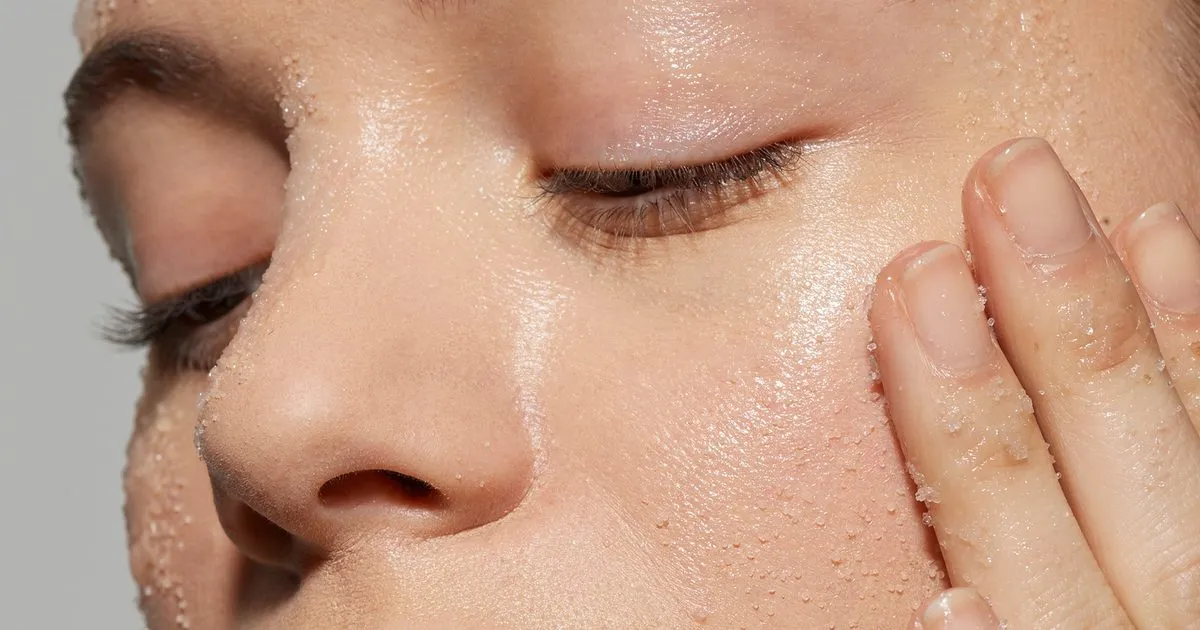 Zdjęcie Jaki peeling do cery trądzikowej? Odkryj skuteczne rozwiązania!