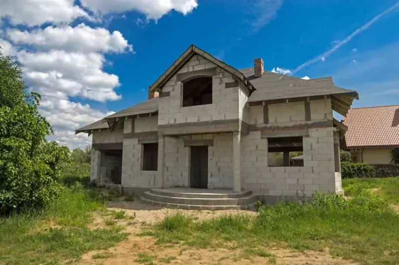 Zdjęcie Dom drewniany czy murowany? Koszty budowy i eksploatacji por&oacute;wnanie