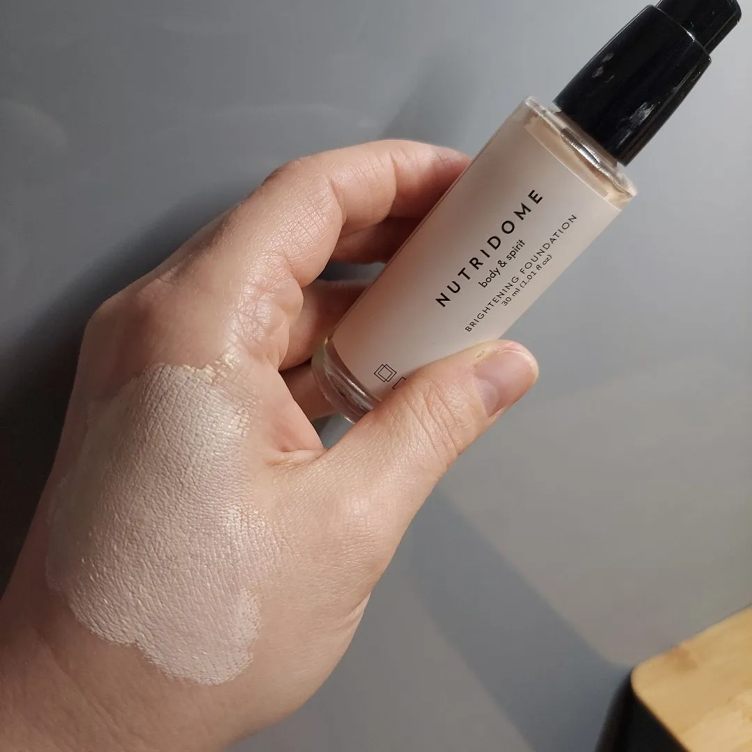 Zdjęcie Najlepszy podkład nawilżający rozświetlający dla zdrowej cery