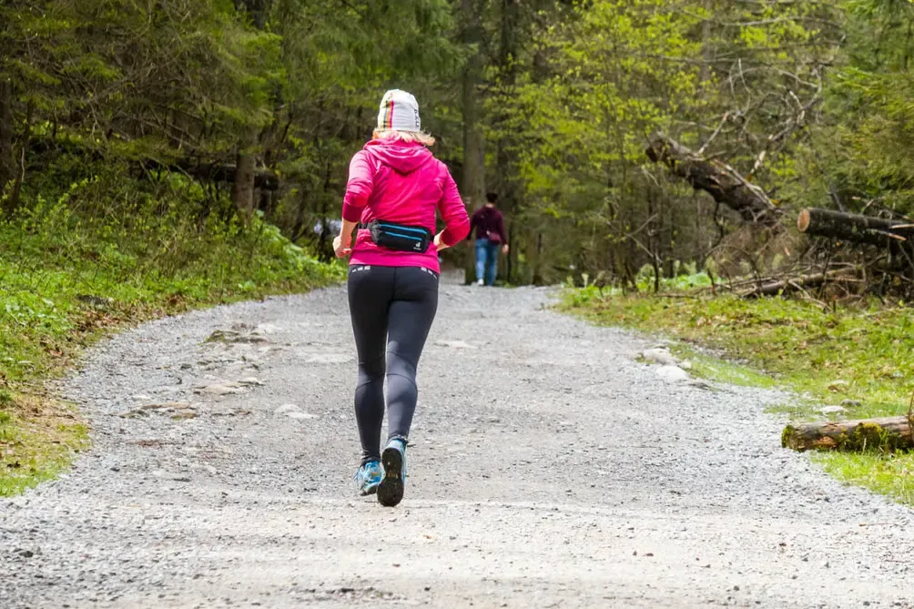 Zdjęcie Bieganie po g&oacute;rach: Tw&oacute;j przewodnik po sprzęcie, technice i trasach