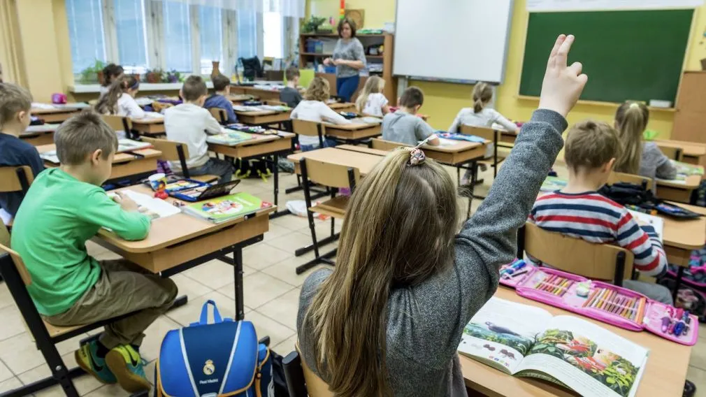 Zdjęcie Nauczanie stacjonarne: definicja, cechy i różnice - co warto wiedzieć