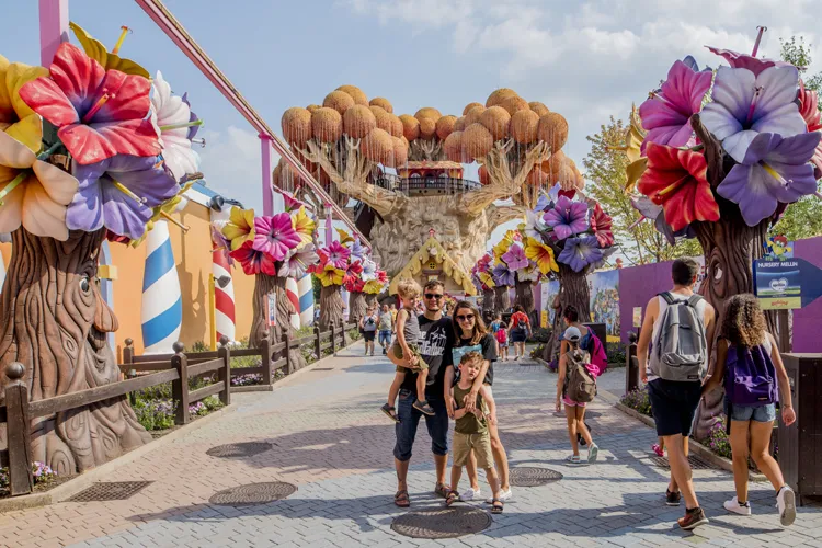 Zdjęcie Gardaland atrakcje: Odkryj niesamowite przeżycia dla każdego