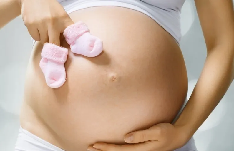 Zdjęcie Jak długo boli nacięcie krocza po porodzie? Czas gojenia i ból.