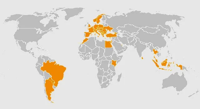 Mapa świata z zaznaczonymi ciepłymi krajami w listopadzie