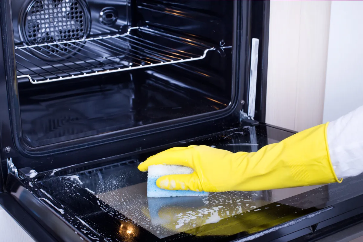 akcesoria do czyszczenia piekarnika kostką do zmywarki