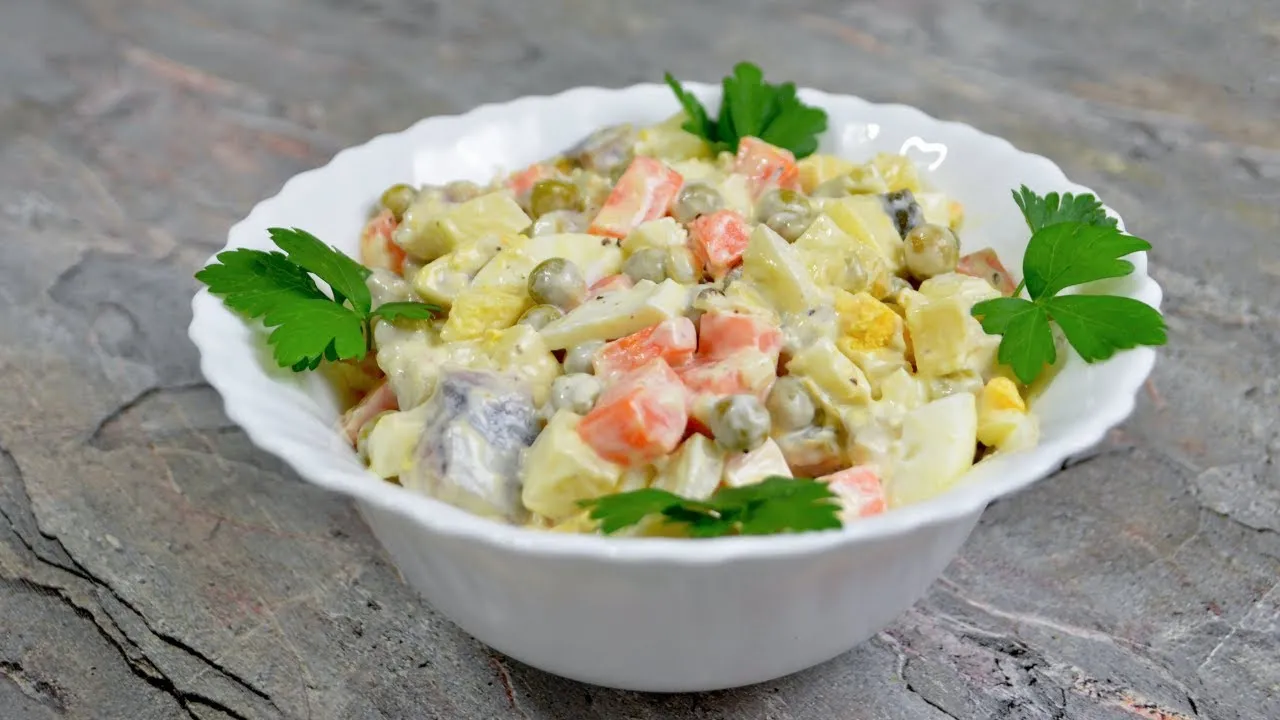 polskie sałatki jarzynowa mizeria śledziowa