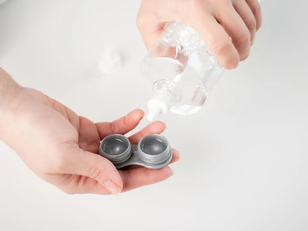 Zdjęcie Czy zakup soczewek kontaktowych bez wizyty u okulisty jest bezpieczny?