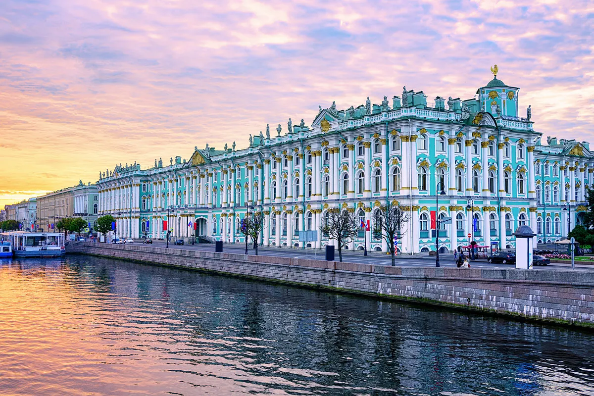 Ermitaż Pałac Zimowy widok z zewnątrz