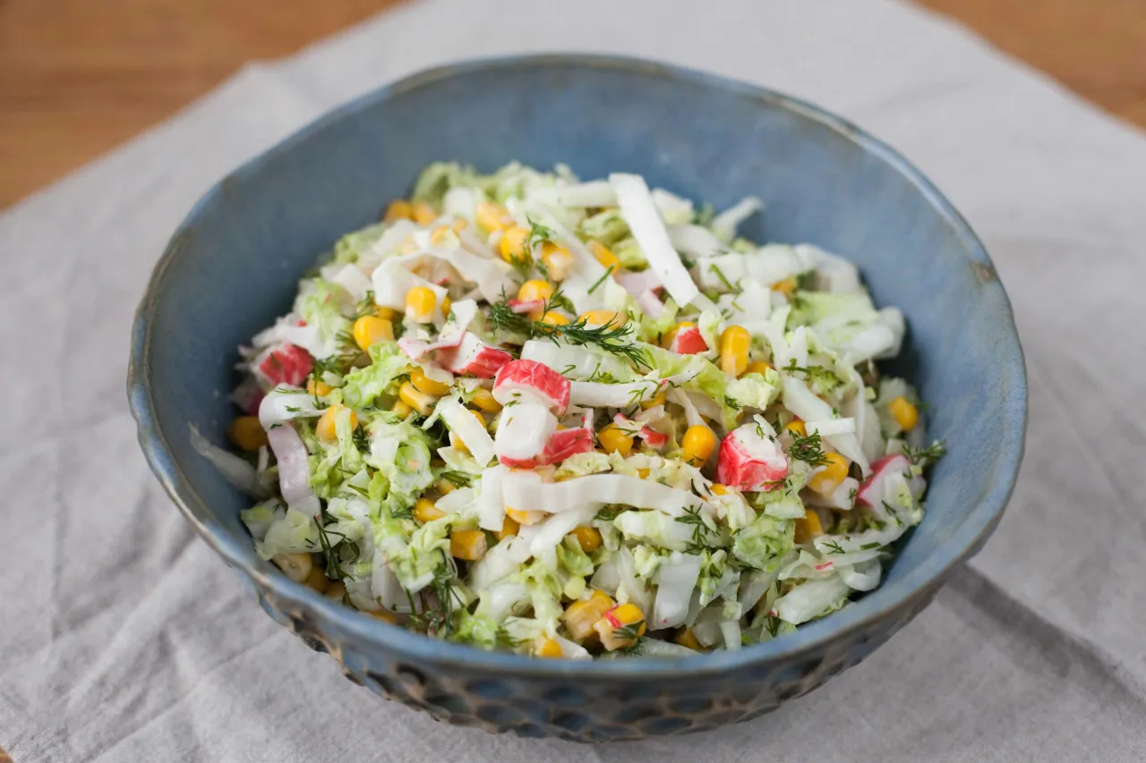 sałatka surimi kukurydza dodatki