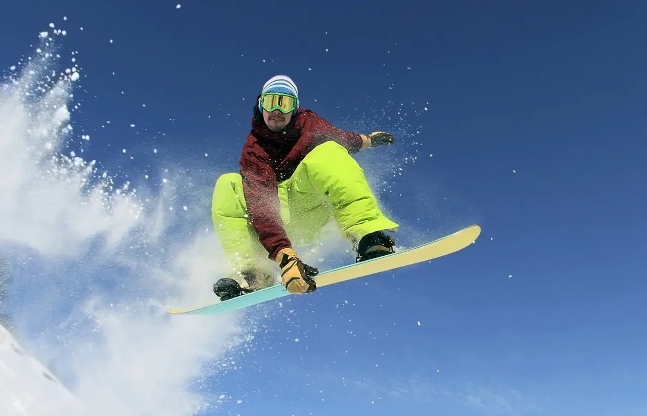 Zdjęcie Ile zajmuje nauka jazdy na snowboardzie? Odkryj prawdę o czasie nauki