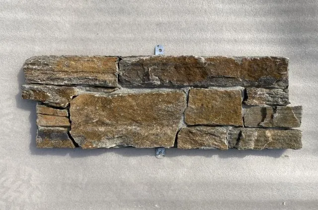 test na niewidocznej powierzchni kamienia dekoracyjnego