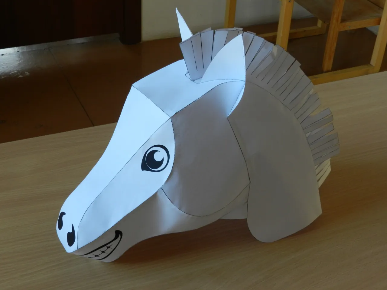 materiały do zrobienia głowy konia z kartonu