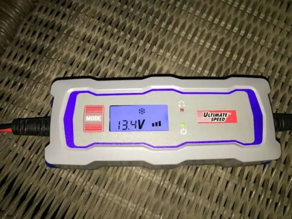 Panel prostownika Ultimate Speed ikony tryb&oacute;w ładowania