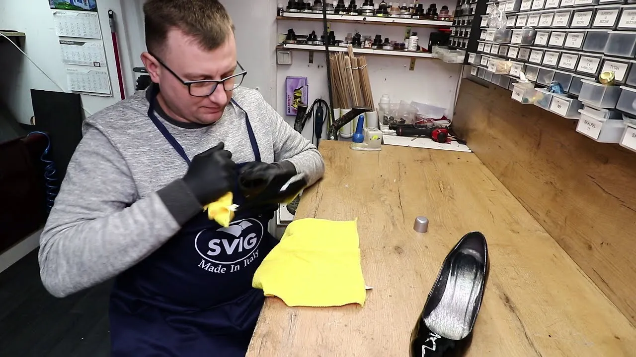 Zdjęcie Jak usunąć rysy z lakierowanych szpilek i przywrócić ich blask