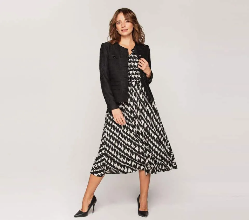 Okrycie wierzchnie do sukienki rozkloszowanej i ołówkowej