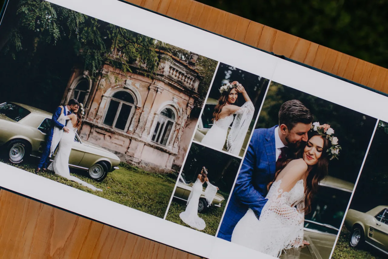 Jak wybrać fotografa ślubnego? Zobacz inspiracje z sesji pary młodej przy zabytkowym budynku i klasycznym aucie.