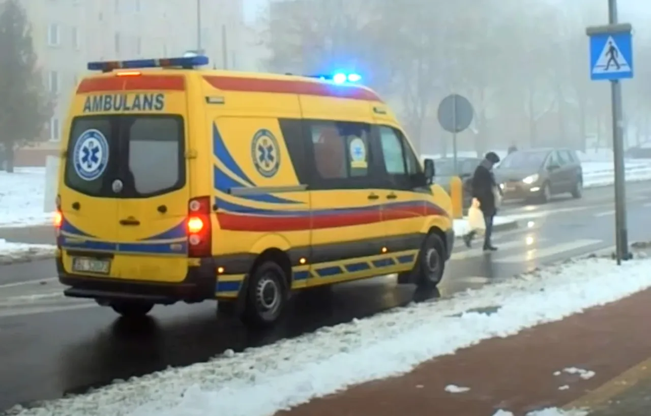 karetka na sygnale w ruchu ulicznym