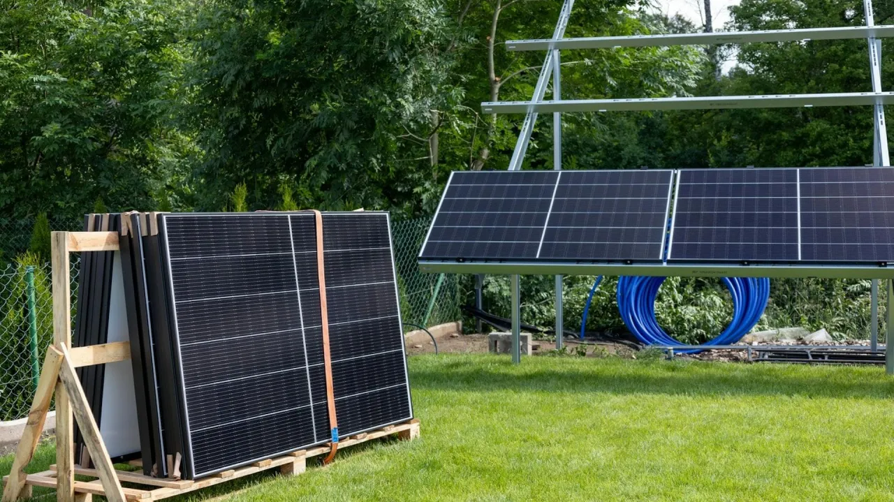 montaż fotowoltaiki w zmiennej pogodzie