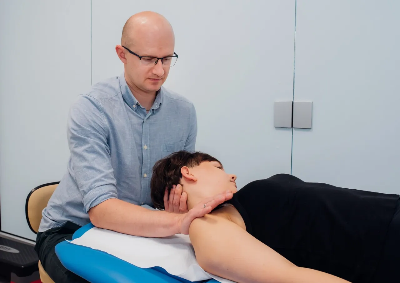 osteopata badanie palpacyjne pacjenta