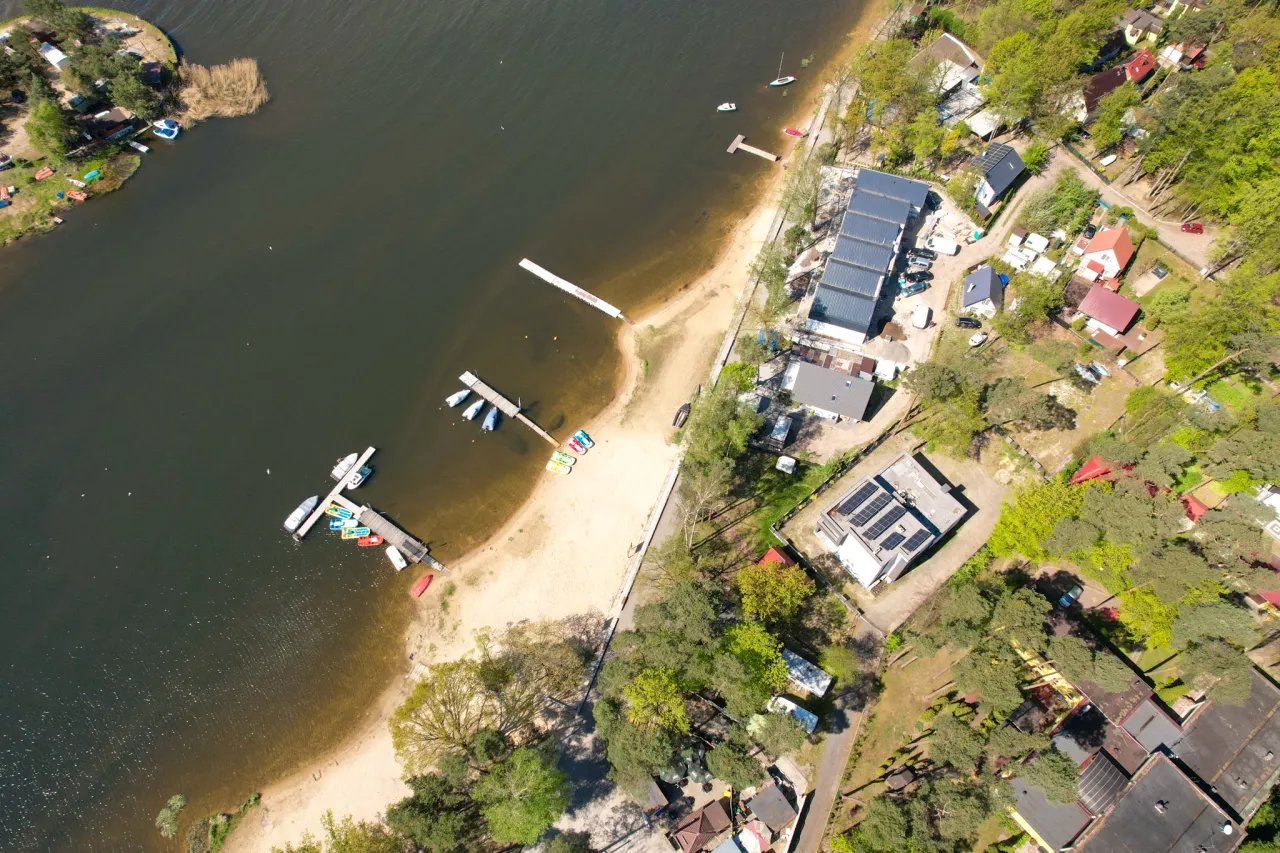 Jezioro Turawskie widok z g&oacute;ry plaża infrastruktura