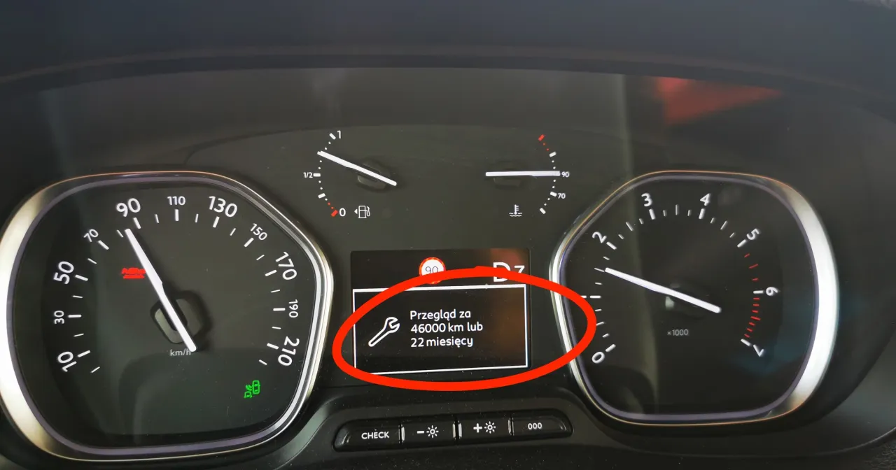 tabela interwał&oacute;w wymiany oleju hybryda