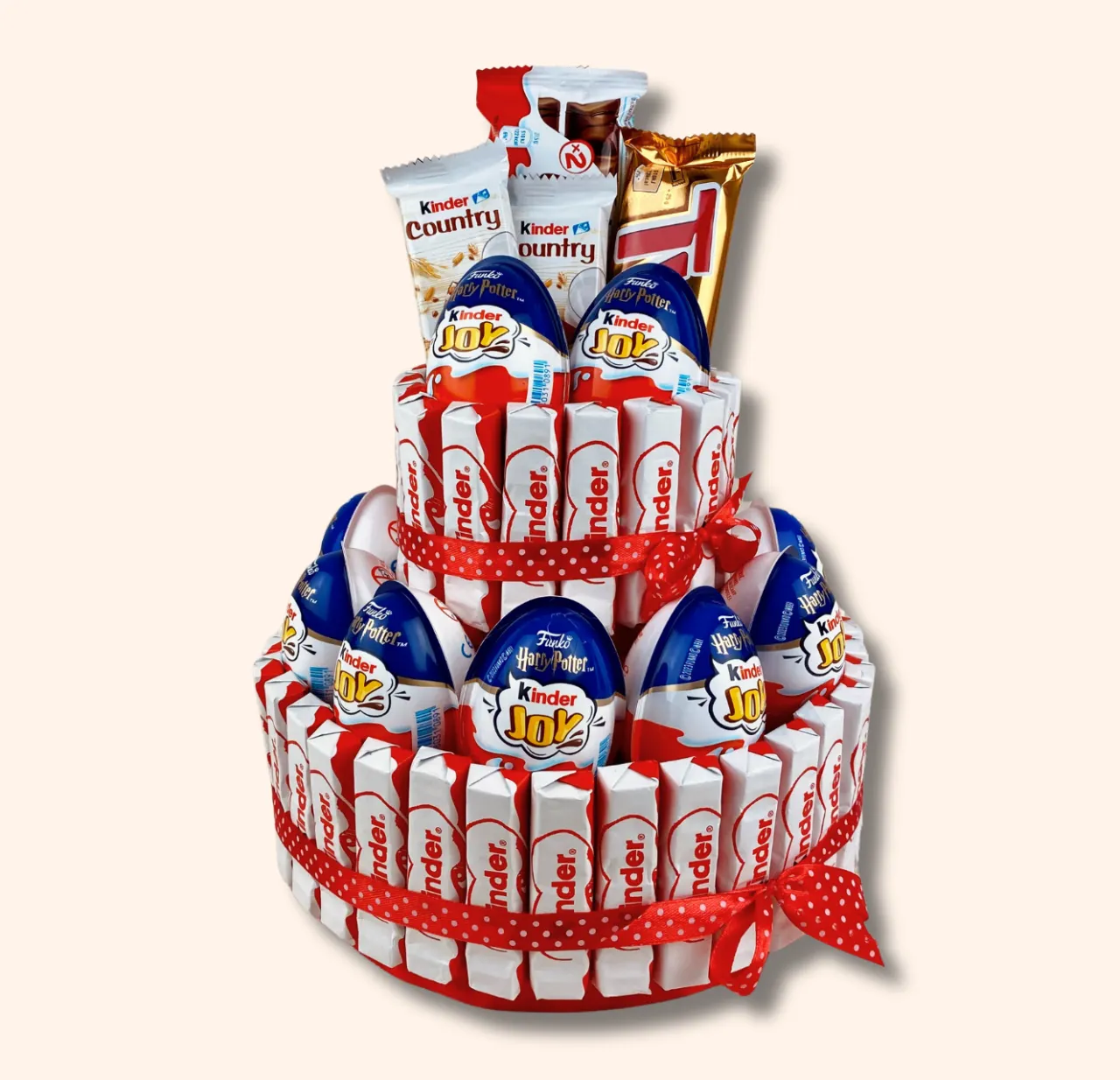 efektowny tort z kinderek na urodziny dziecka