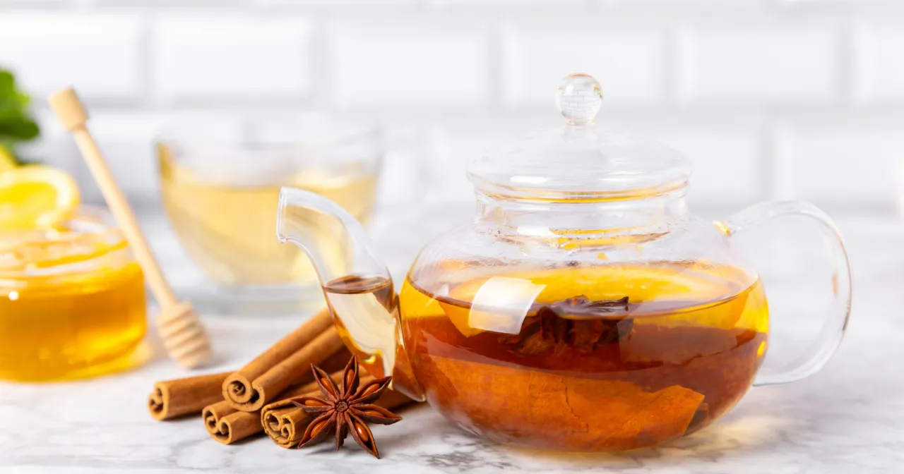 Herbata grzaniec z alkoholem i bezalkoholowa