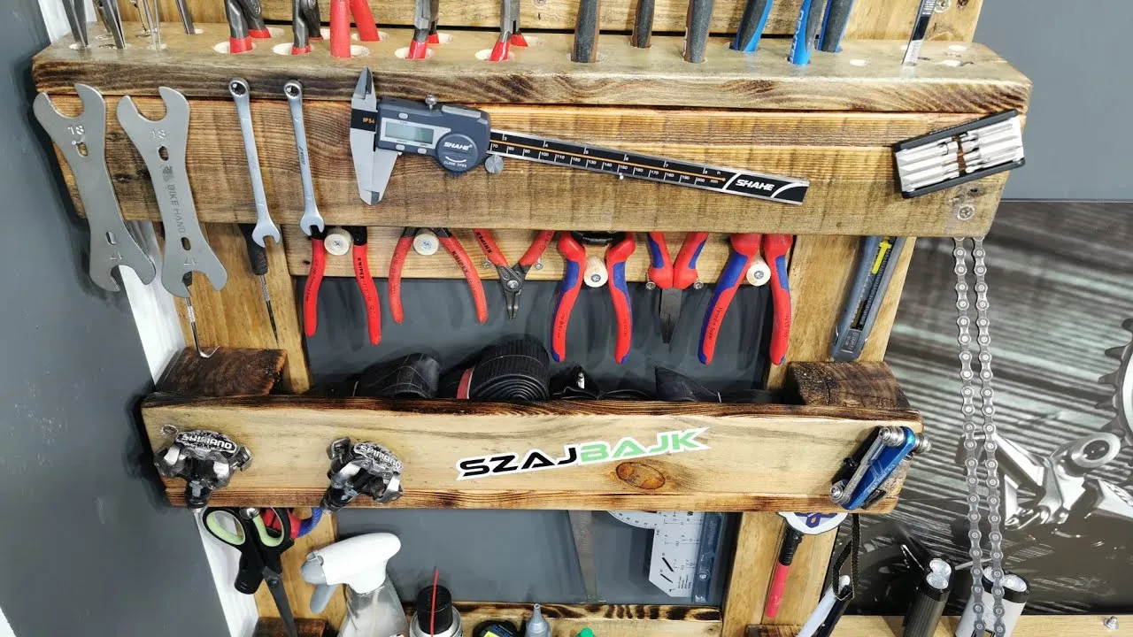 narzędzia do mebli z palet