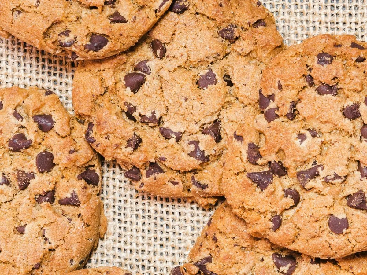 pieguski w piekarniku, złociste brzegi