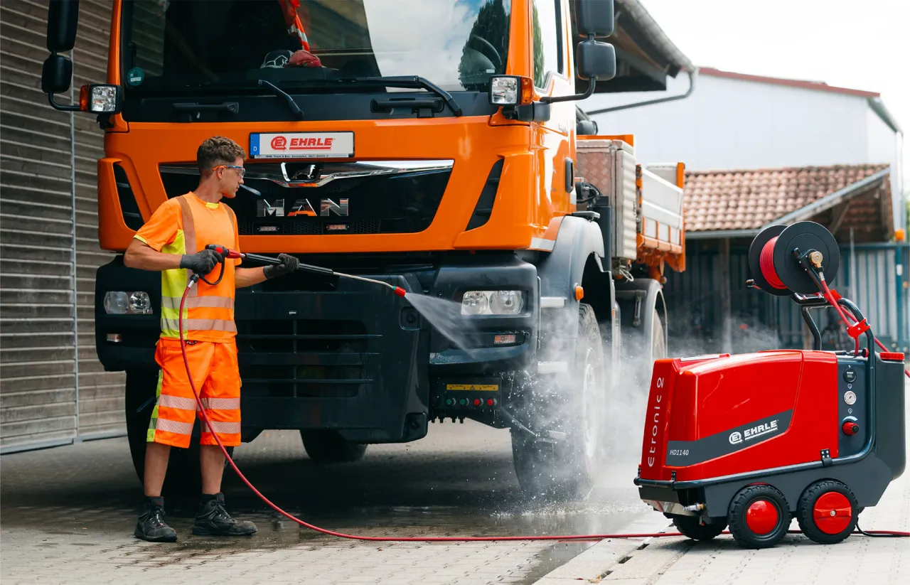 Zastosowania myjki gorącowodnej w przemyśle