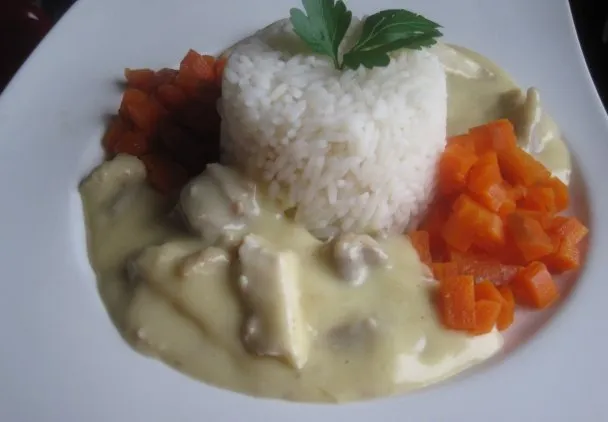 Zdjęcie Jak zrobić biały sos do ryżu, który zachwyci Twoich gości