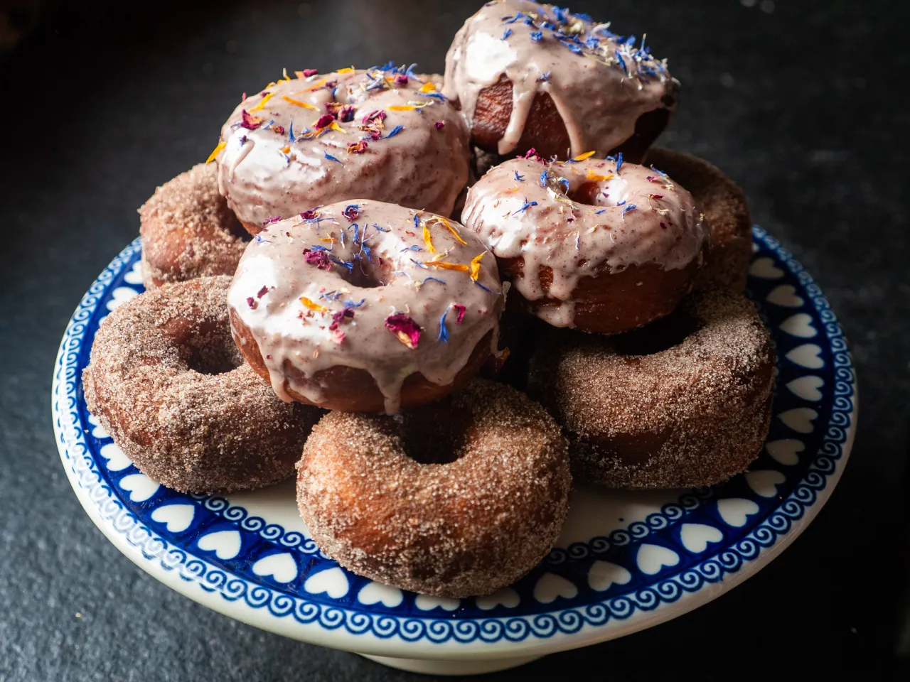 r&oacute;żnorodność wegańskich pączk&oacute;w