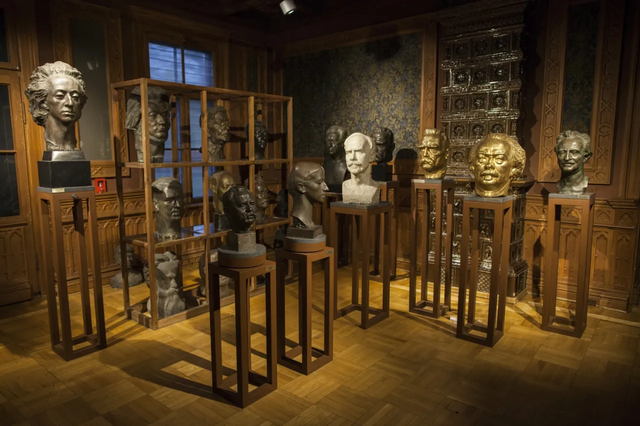 Muzeum Rzeźby Alfonsa Karnego wnętrze ekspozycja