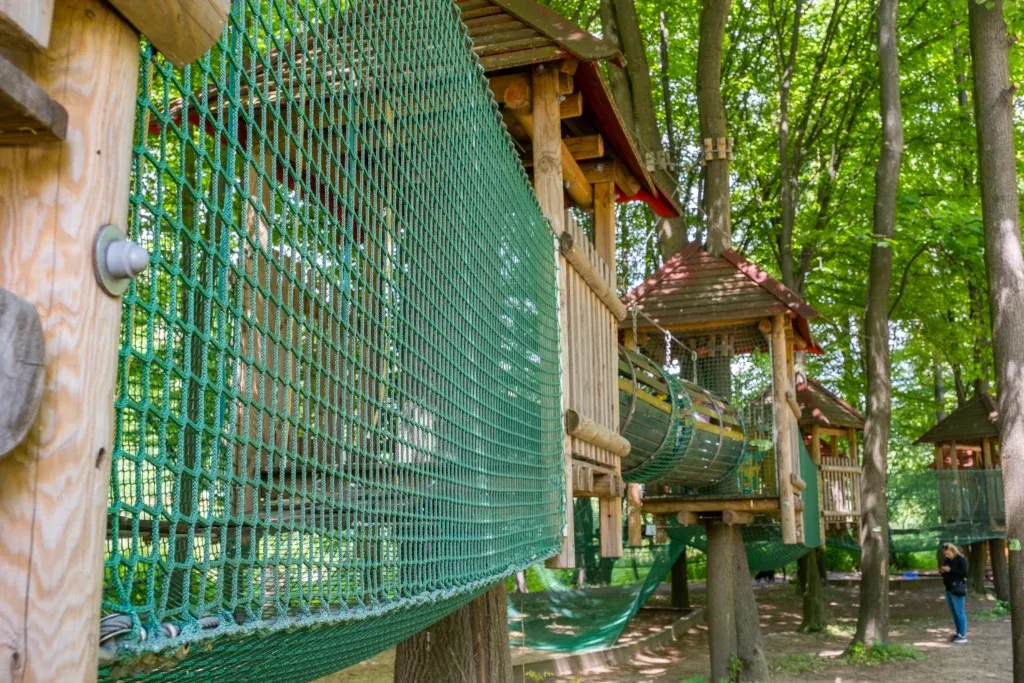 Małpi Gaj Myślenice rodzinna zabawa