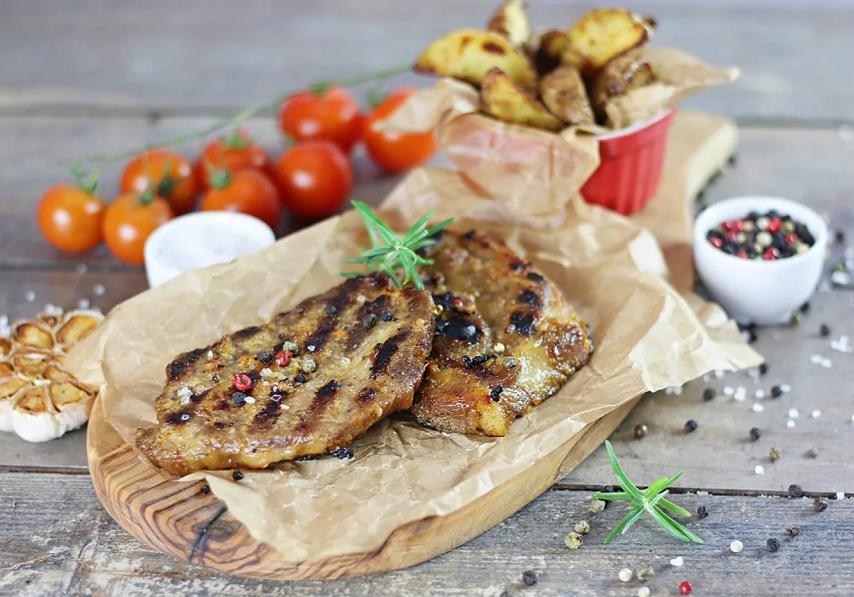 Grillowana karkówka z marynatą miodowo-musztardową