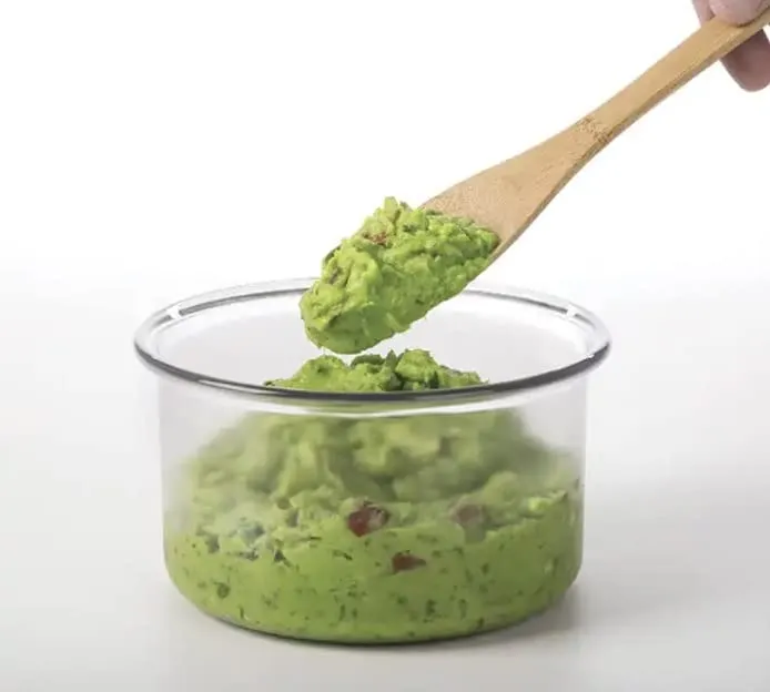 przechowywanie guacamole w pojemniku
