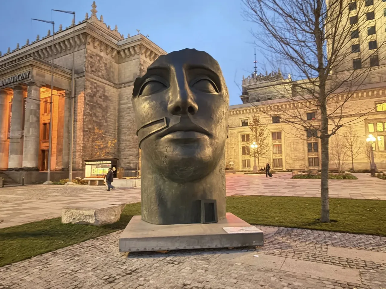 Rzeźby Mitoraja w przestrzeni publicznej