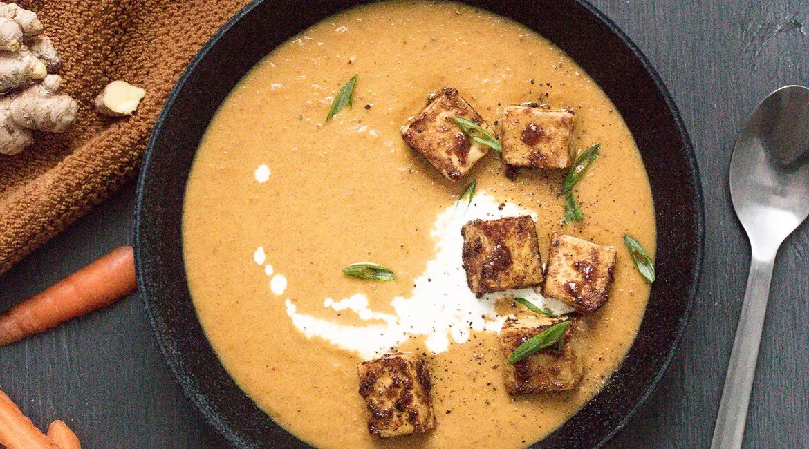 Soupe de carottes veloutée avec garniture