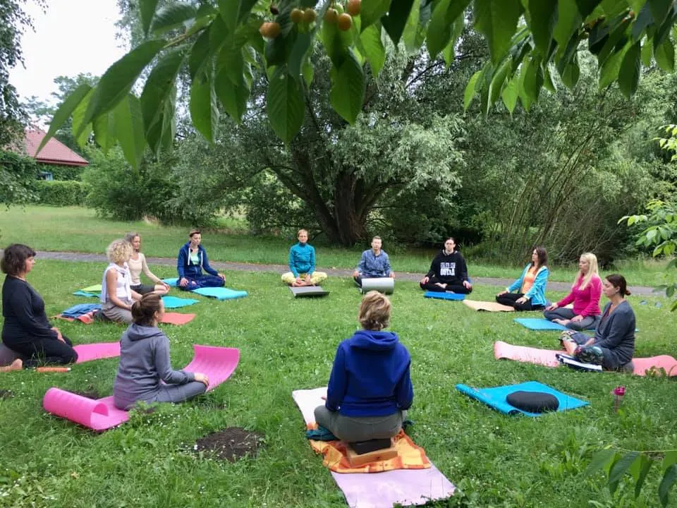 mindfulness joga relaksacja