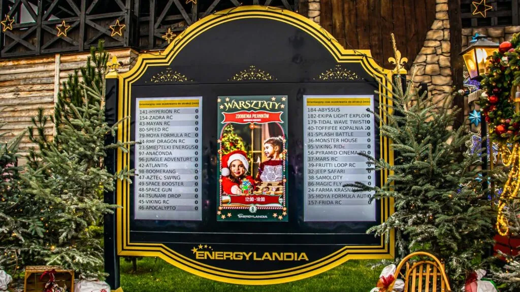 Aplikacja mobilna Energylandii z widocznymi czasami oczekiwania