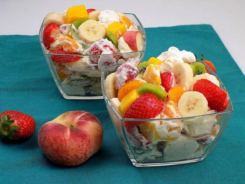 zdrowe sosy do sałatki owocowej