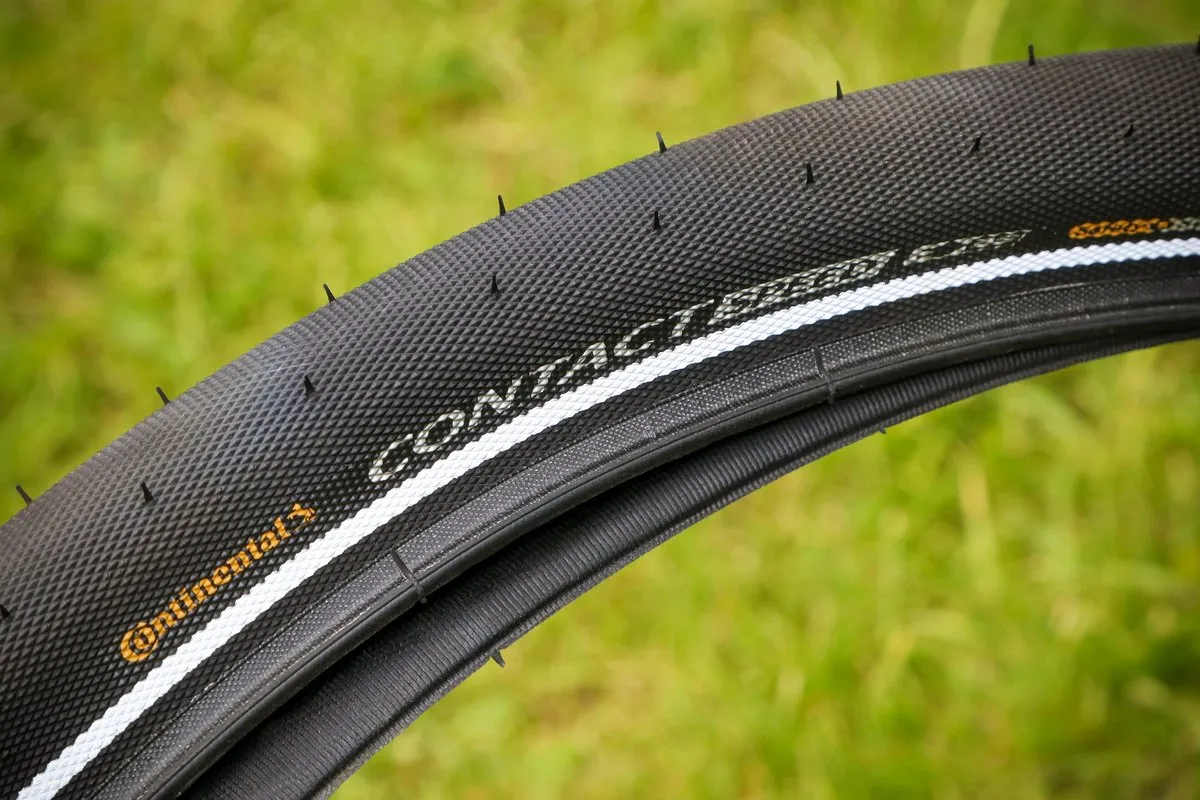 oznaczenia na oponie rowerowej 700x38c etrto